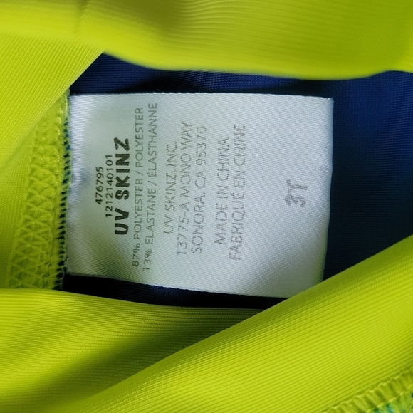 2/$20 UV Skinz rashguard, 3T - Picture 4 of 4